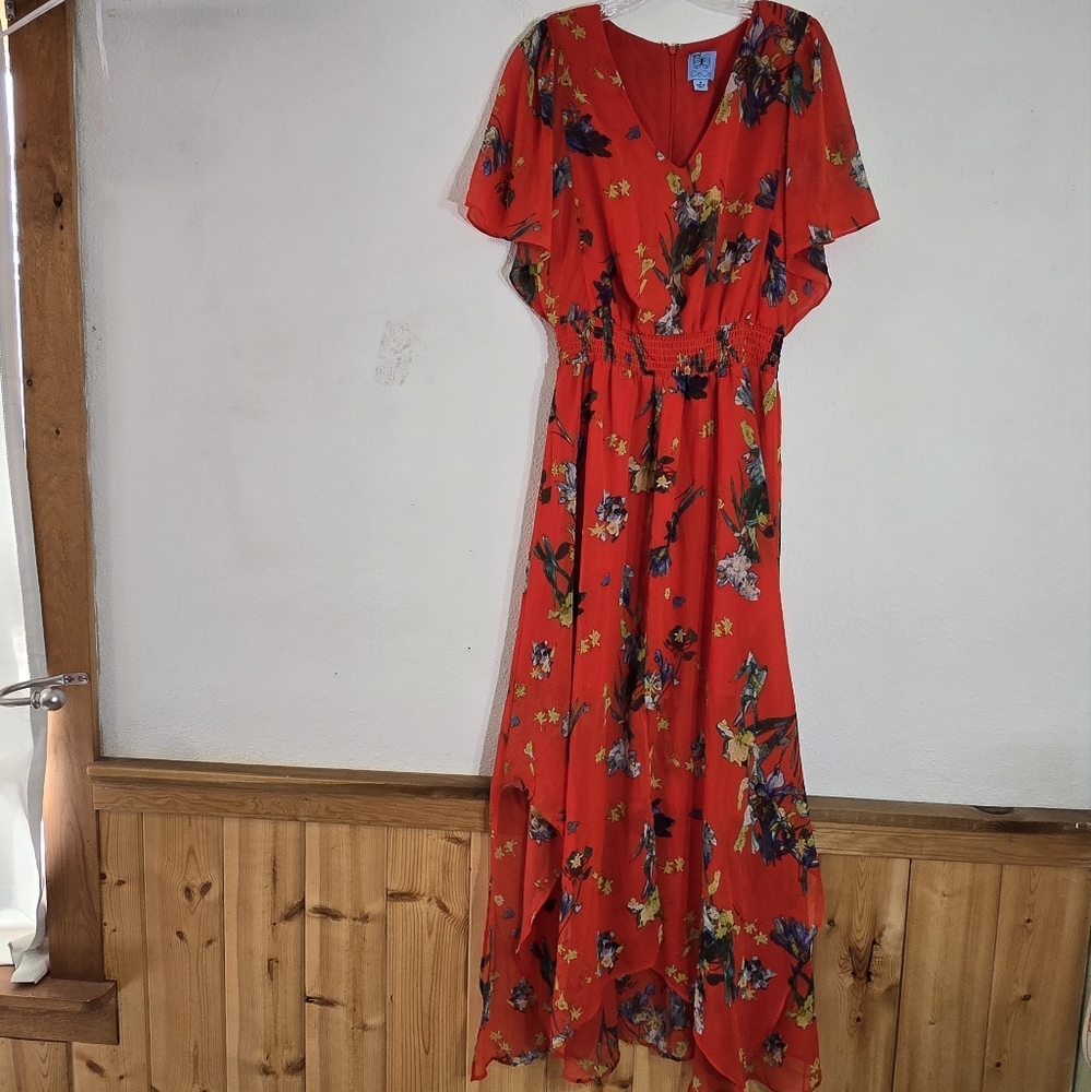 Cece Floral Handkerchief Hem Dress Fiery Red V Neck Short-Sleeve Smocked Waist M
